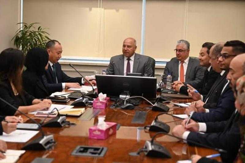 باستثمارات 1,65 مليار دولار.. وزير الصناعة يلتقي رئيس «شين فينج إيجيبت» لبحث مستجدات إنشاء مجمع متكامل
