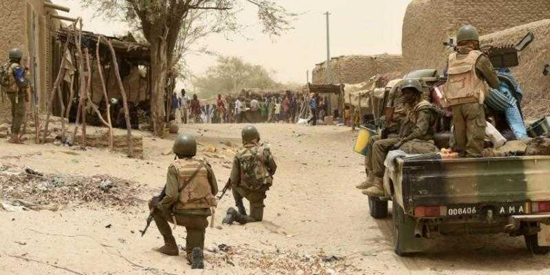 ”لوموند” الفرنسية: مقتل 7 أشخاص على الأقل في هجوم وسط مالي