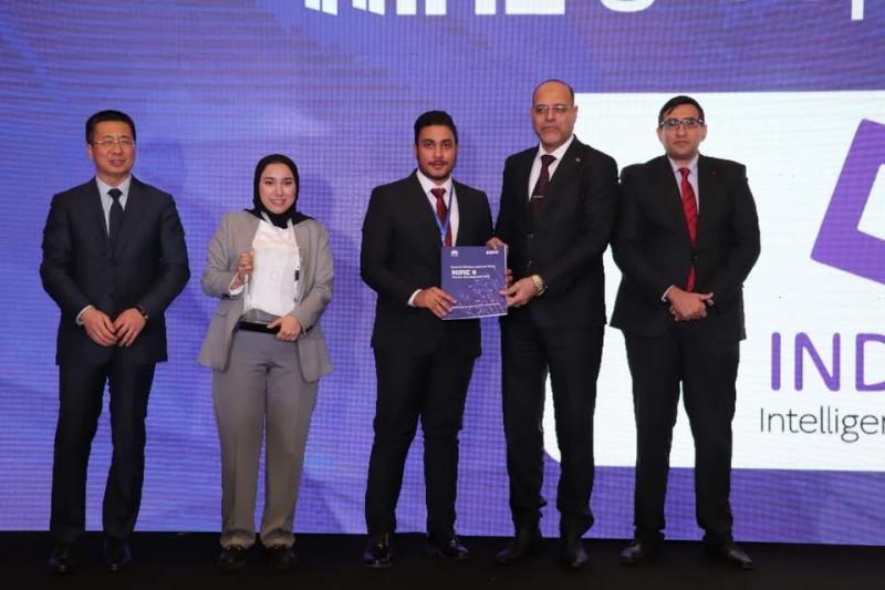 في ملتقى توظيف ”هواوي مصر”: وزير العمل يُسلم عقود عمل منها لذوي همم ويُكرم الـ20 شركة الأعلى توظيفًا