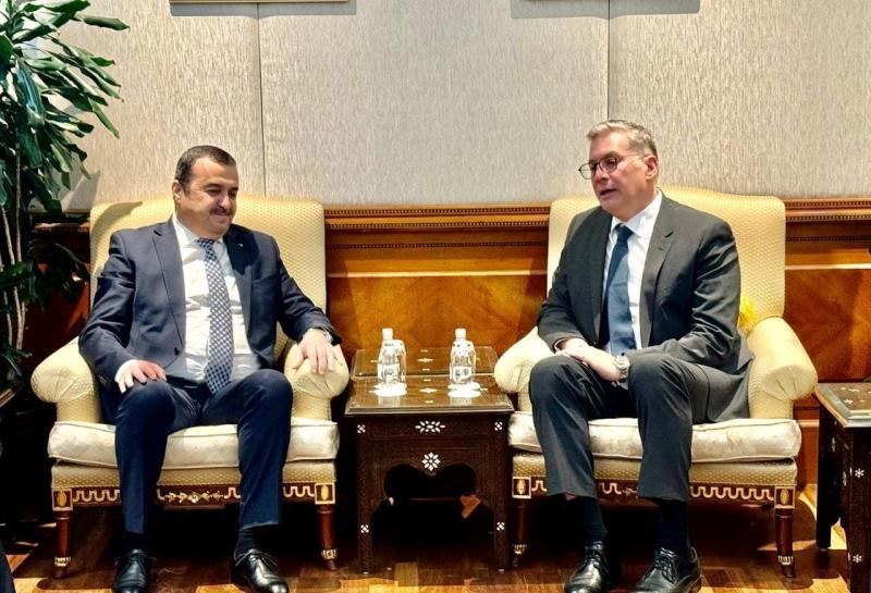 وزير البترول يشارك في جلسة مباحثات مع وزير الطاقة والمناجم والطاقات المتجددة الجزائري