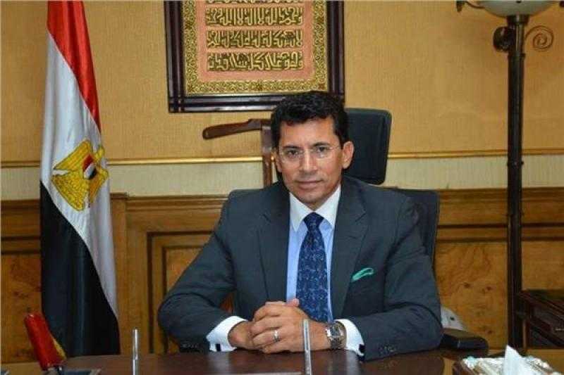أشرف صبحي: فخور باستلام جائزة الرئيس السيسي من «كاف»