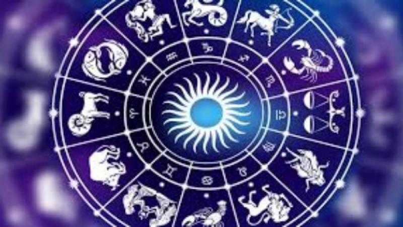 خبيرة تارو: عام 2025 سيمثل مرحلة انتقالية في العالم
