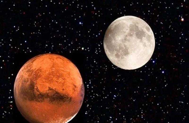 بعد الـ8 مساء اليوم.. ترقبوا اقتران القمر بـ«الكوكب الأحمر»