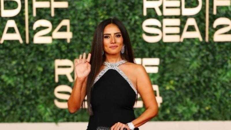 «زينة» تكشف حقيقة تغيير اسمها بسبب عمرو دياب