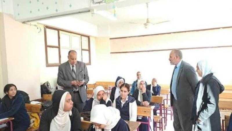 وكيل وزارة التعليم بأسيوط يتفقد مدارس ديروط لمتابعة سير الدراسة