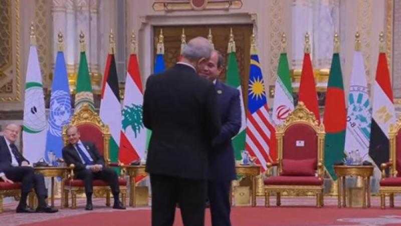قمة الدول الثماني النامية.. الرئيس السيسي يستقبل رئيس إيران