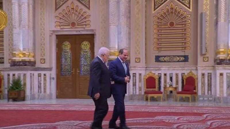 في افتتاح القمة.. قادة الدول الثمانية يوقعون في سجل التشريفات