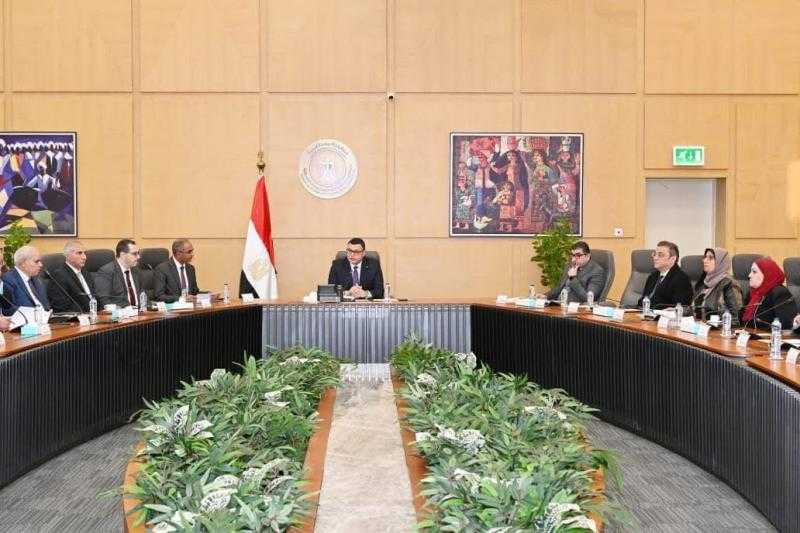وزير الإسكان يترأس اجتماعاً موسعاً لمتابعة موقف تقنين وتوفيق الأوضاع بالأراضي المضافة لأحوزة عدد من المدن الجديدة