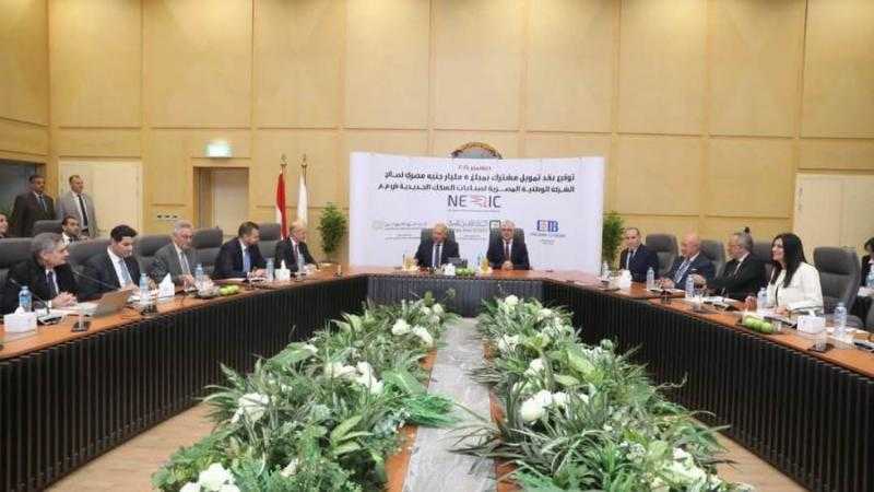 «الأهلي المصري وCIB والعربي الأفريقي» يوقعون اتفاقية تمويل لتوطين صناعات السكك الحديدية