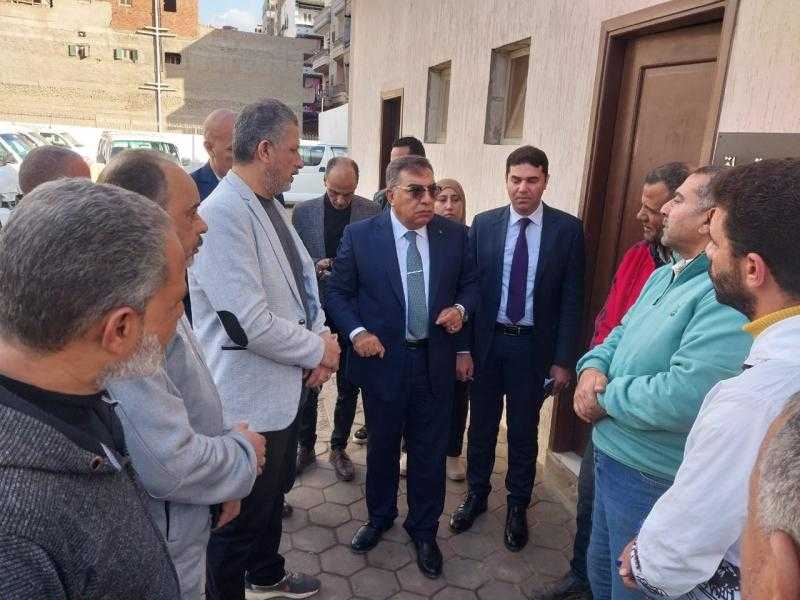 محافظ الدقهلية يتفقد شوارع دكرنس ويوجه بإحالة مسئولي النظافة للتحقيق.. صور