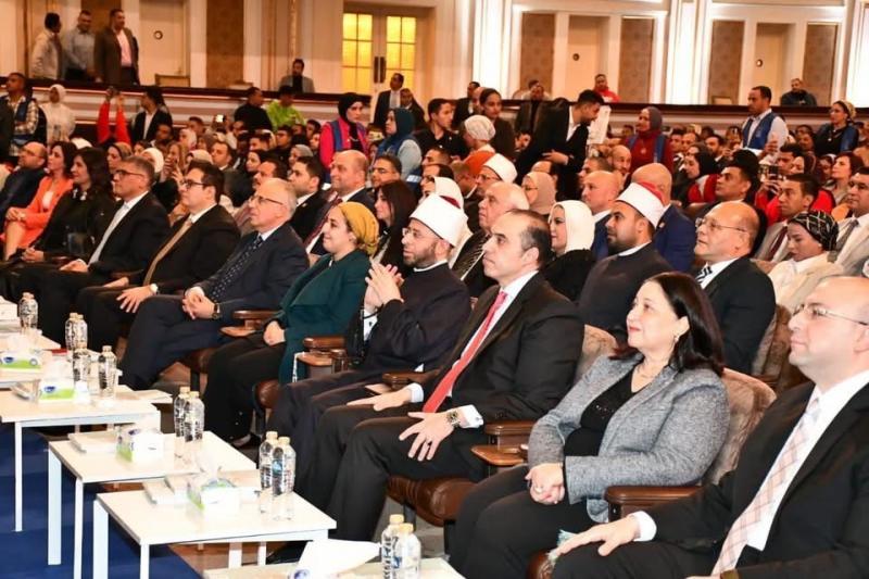 وزير الأوقاف يشارك الشباب في الاحتفال بـ «اليوم الدولي للتضامن الإنساني» بجامعة القاهرة