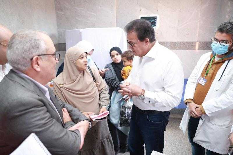وزير الصحة يتفقد مستشفى التأمين الصحي ببني سويف.. ويوجه بسرعة التعامل مع حالات الطوارئ