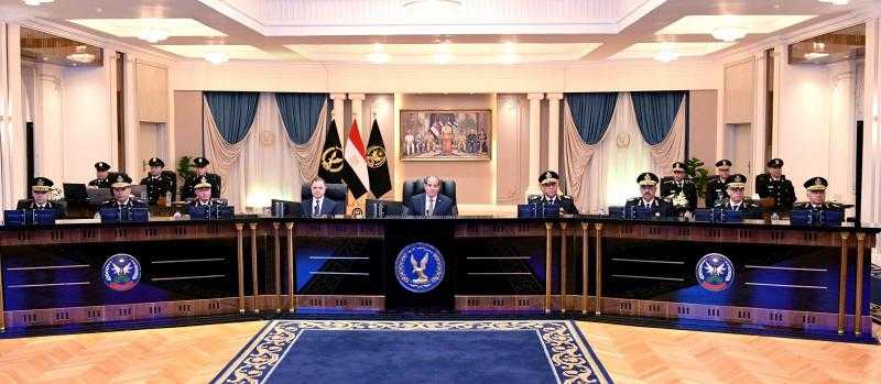الرئيس السيسي يجري حوارا مع أبنائه من طلبة أكاديمية الشرطة حول الأوضاع الداخلية والإقليمية والدولية