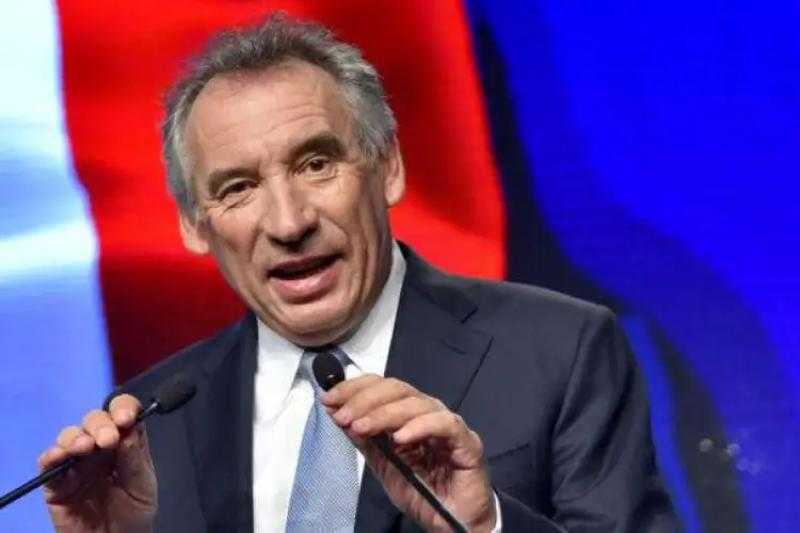 استطلاع: رئيس الوزراء الفرنسي يبدأ ولايته بشعبية منخفضة تاريخيًا