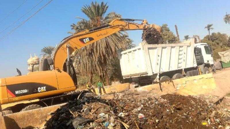 رفع 130 طن مخلفات بطريق ترعة مجريس في أسيوط