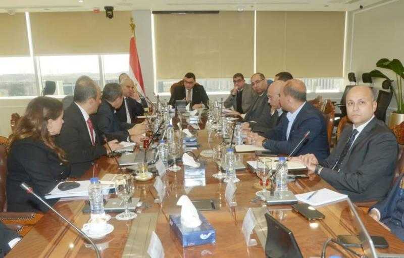 وزير الإسكان يعقد اجتماعًا مع شركة ”سيتي إيدج” لمتابعة موقف تسويق الوحدات بالمدن الجديدة