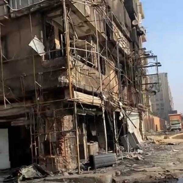 حريق هائل يلتهم مطعمًا شهيرًا وعقار بشارع فيصل.. تفاصيل وصور