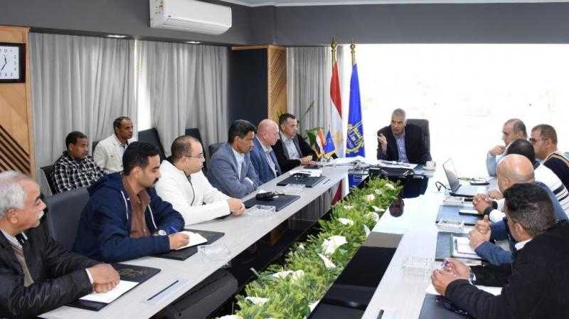 محافظ أسوان يناقش تنفيذ مشروع توسعة وتطوير كورنيش النيل.. صور