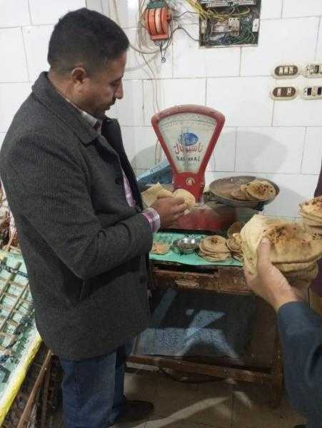 تحرير 237 محضرا متنوعا خلال حملات تموينية على المخابز في المنيا.. صور