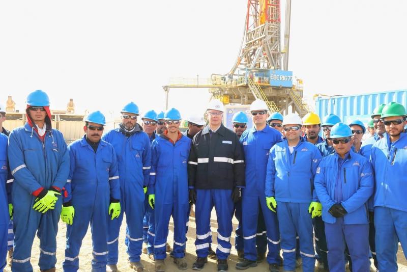 صور.. وزير البترول يتفقد موقع بدر 3 بالصحراء الغربية