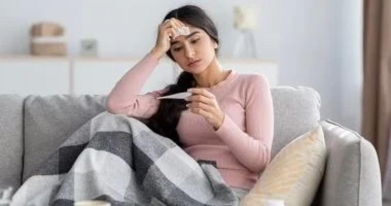 اعرف الفرق بين الإصابة بالبرد والأنفلونزا والنوروفيروس.. من الأعراض للعلاج