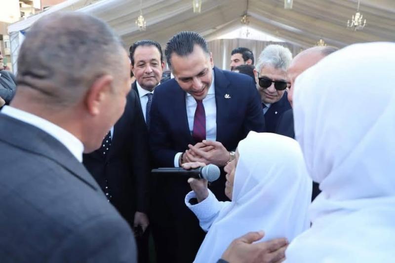 قيادات الأمانة المركزية لحزب مستقبل وطن تقدم 50 رحلة عمرة مجانية وتوزع 50 كرسي متحرك بالفيوم
