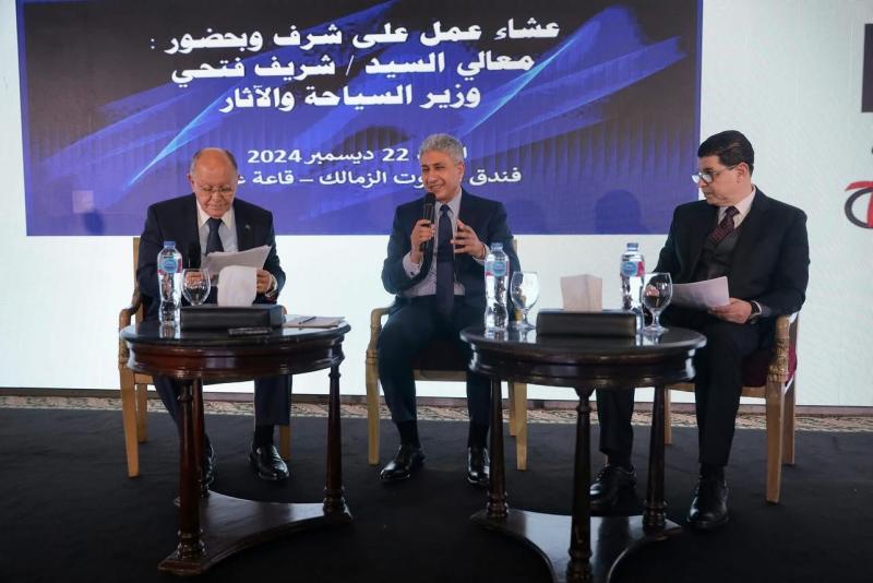 وزير السياحة والآثار يلتقي مع أعضاء جمعية رجال الأعمال المصريين