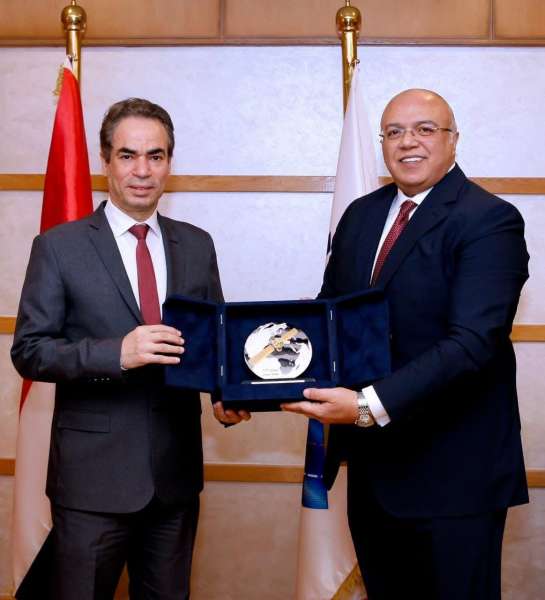 خط أحمر
