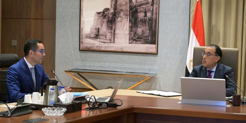 رئيس الوزراء يتابع مع وزير الاستثمار عددا من الموضوعات وملفات العمل