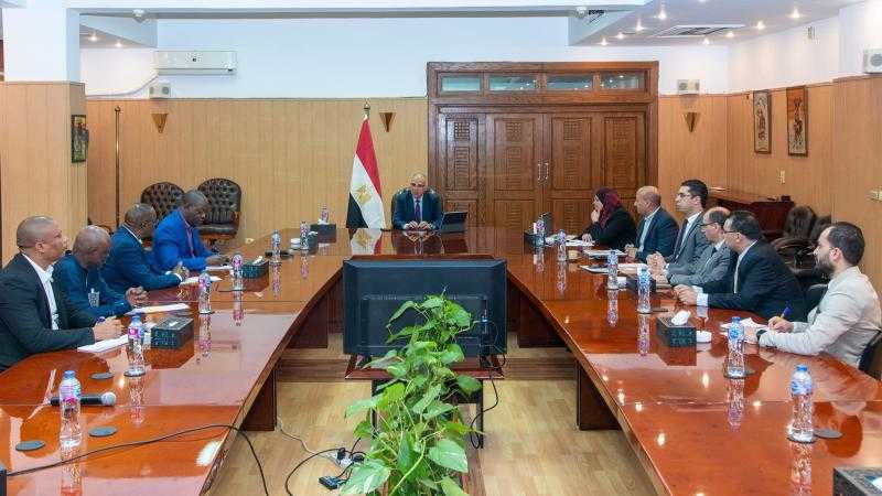 وزير الري: حفر 12 محطة مياه شرب جوفية مزودة بالطاقة الشمسية بالعاصمة كينشاسا