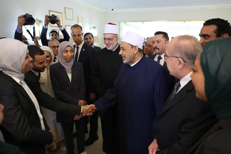 شيخ الأزهر يتفقد المقر الرئيسي لبيت الزكاة والصدقات ويوصي بتقديم أفضل خدمات للزائرين والمستفيدين