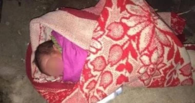 جهود لكشف غموض العثور على طفل حديث الولادة أمام مسجد بالهرم
