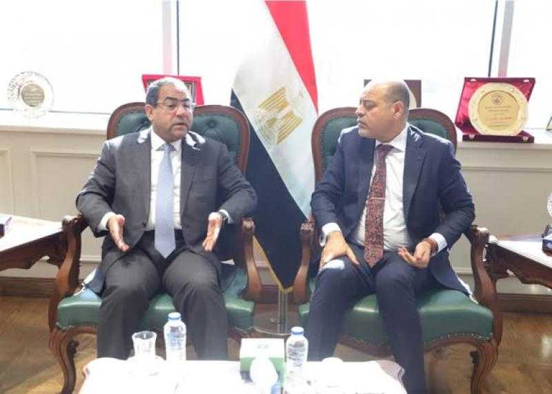 وزير العمل يلتقى رئيس الجهاز المركزى للتنظيم والإدارة