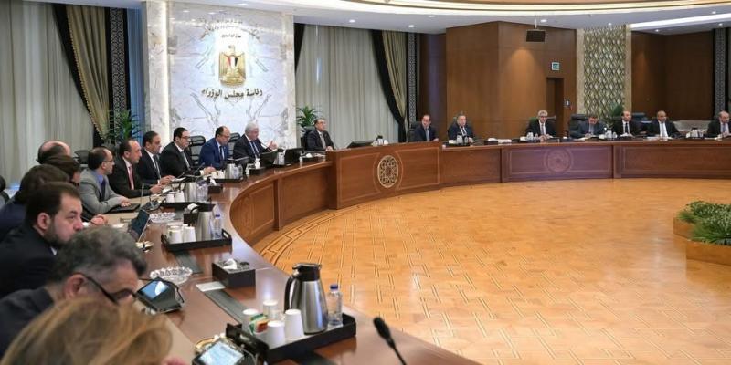 رئيس الوزراء يتابع الموقف التنفيذي لمستشفى ”500500”