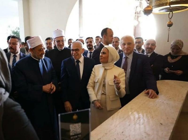 شيخ الأزهر يتفقد المقر الرئيسي لبيت الزكاة والصدقات ويوصي بتقديم أفضل خدمات للزائرين والمستفيدين من خدمات البيت