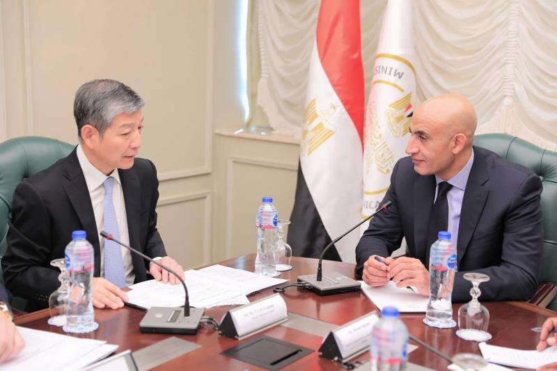وزير التربية والتعليم يبحث مع سفير الصين بالقاهرة تعزيز التعاون في المشروعات ذات الاهتمام بتطوير التعليم قبل الجامعى