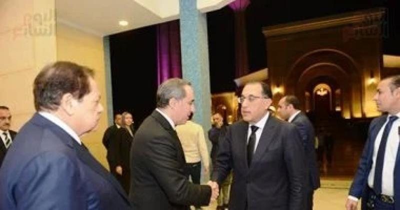 رئيس الحكومة والوزراء يقدمون العزاء فى والدة المستشار أحمد مناع
