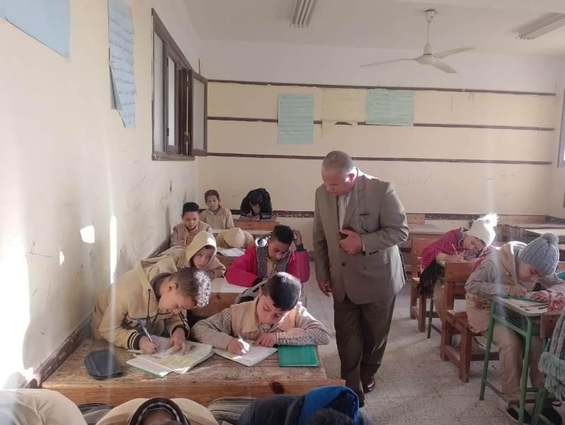 وكيل ”تعليم الفيوم” يزور مدرسة عبدالله بهنس الابتدائية بشكل مفاجئ لمتابعة العملية التعليمية