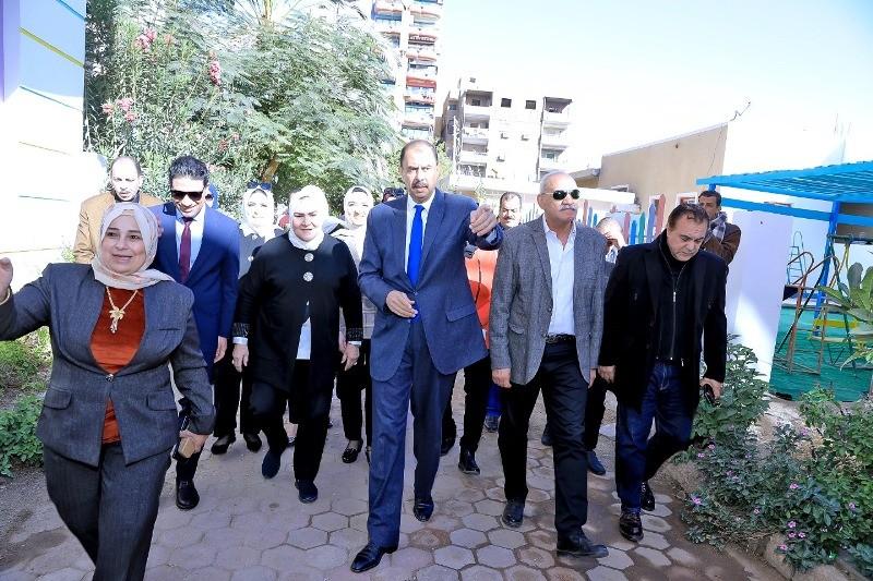 محافظ سوهاج يشيد بمستوى الخدمات المقدمة بالجمعية النسائية لتحسين الصحة