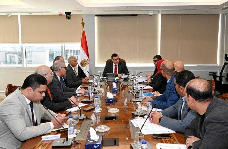 وزير الإسكان يتابع الموقف التنفيذي لمشروعات المرافق والطرق والإسكان بمدينة القاهرة الجديدة