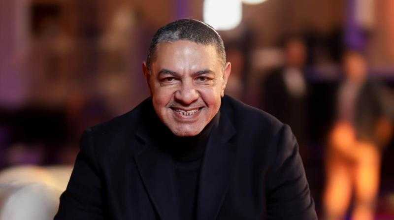 المنتج هشام سليمان يتعرض لأزمة كبيرة في نادٍ شهير: ”لازم تاكل برة”