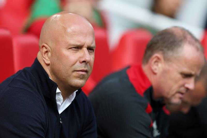 سلوت يقلل من أهمية تصدر ليفربول قمة الدوري الإنجليزي حاليا