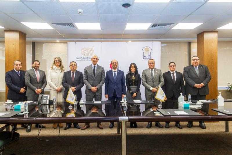 لتطوير منظومتها الصحية.. مستشفيات جامعة أسيوط توقع بروتوكول تعاون مع البنك العربي الأفريقي الدولي