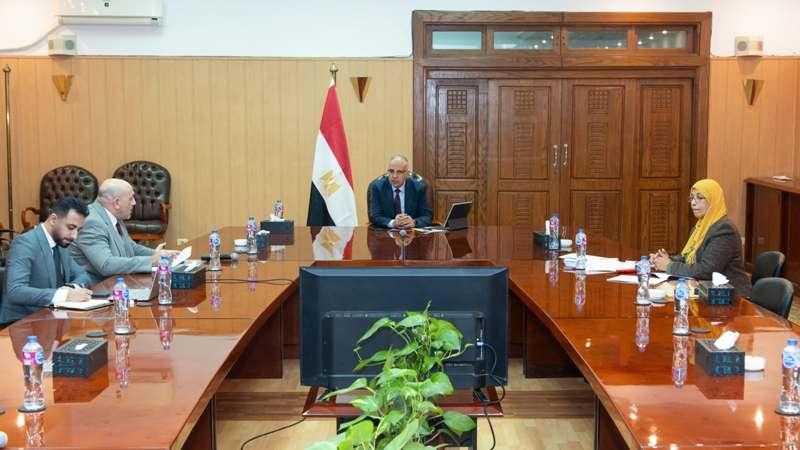 وزير الري يُوجه بإعداد خطة تنفيذية للتحول الرقمي للبيانات الموجودة بهيئة المساحة