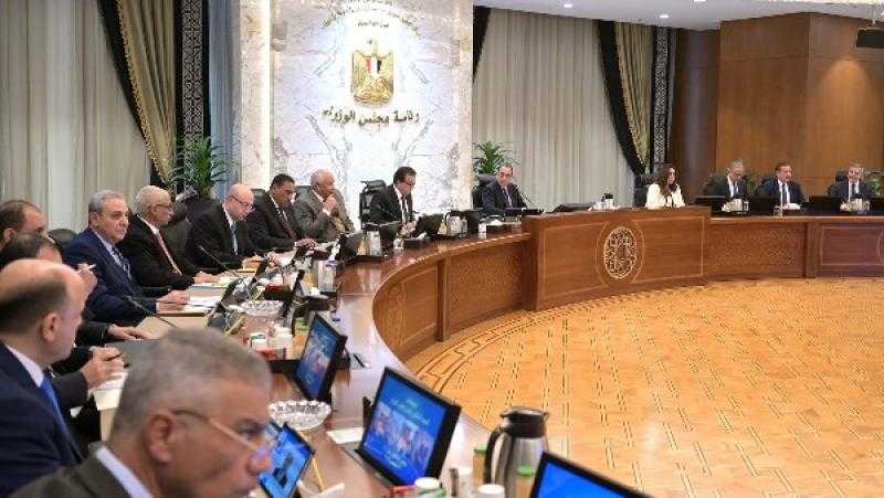 وفد من وزارة الإسكان لحل مشكلة ضعف وانقطاع مياه الشرب ببعض مناطق أسوان
