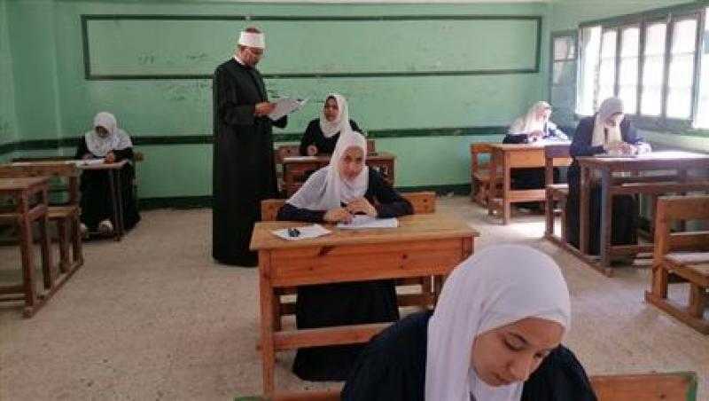 طلاب المعاهد الأزهرية يؤدون امتحان مادتي الرياضيات واللغة الأجنبية اليوم
