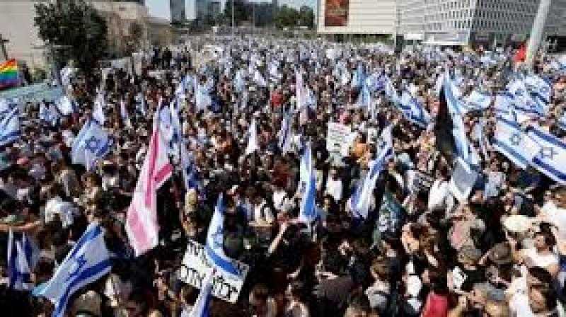 آلاف الإسرائيليين يتظاهرون ضد حكومة نتنياهو لإبرام صفقة تبادل