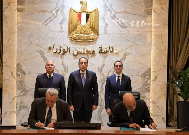 مدبولي: التوقيع على عقد أرض مصنع جديد لتصنيع سيارات ”إم جي” في مصر باستثمارات 135 مليون دولار