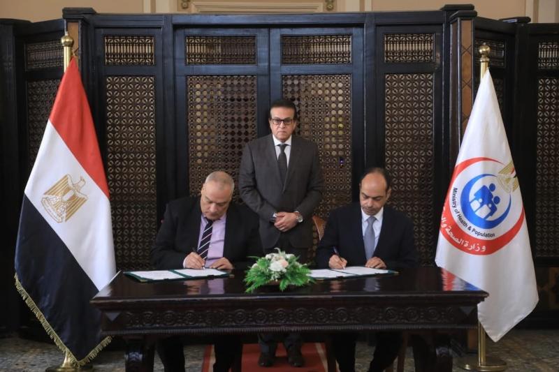 د خالد عبدالغفار يشهد توقيع بروتوكول تعاون مع صندوق التعويض عن مخاطر المهن الطبية لدعم الأطباء في اختبارات البورد المصري