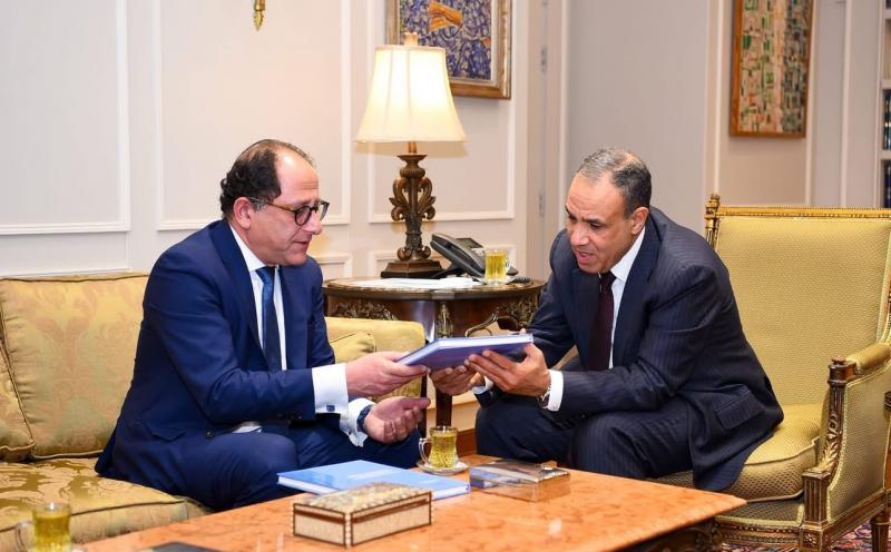 وزير الخارجية والهجرة يلتقي رئيس لجنة الشؤون الخارجية والتنمية الدولية بمجلس العموم الكندي